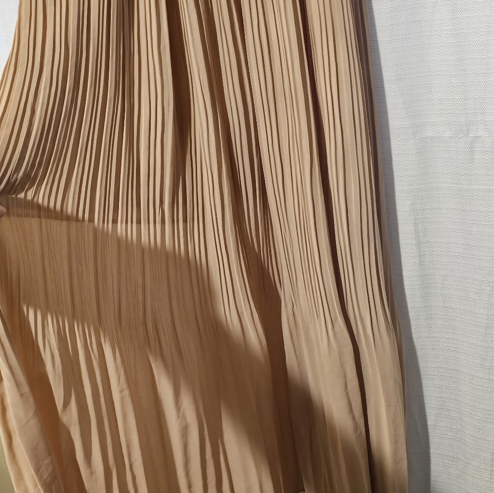NWT DRESS - Picture 4 of 8